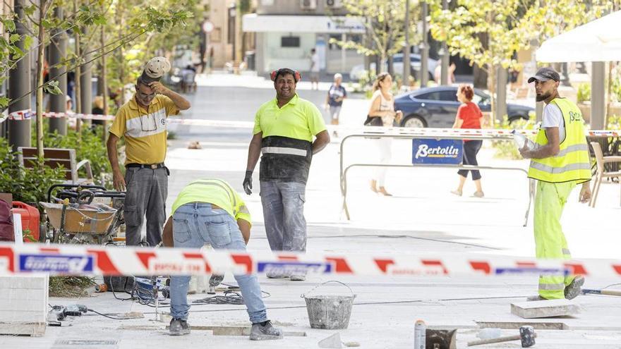 Las obras en la avenida Constitución de Alicante, una historia interminable