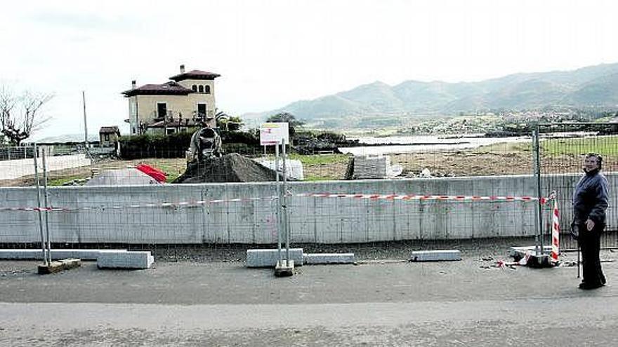 El muro que ha generado la preocupación entre un grupo de vecinos y veraneantes de La Isla.