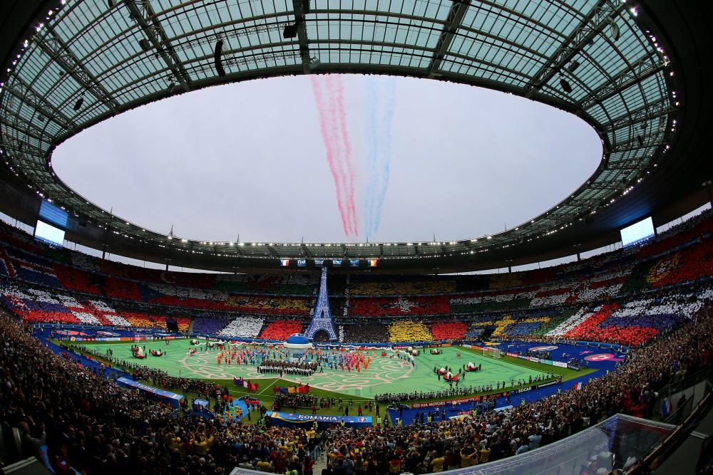 Imágenes de la ceremonia de apertura de la Eurocopa en Saint Denis, que ha contado con la música de David Guetta.