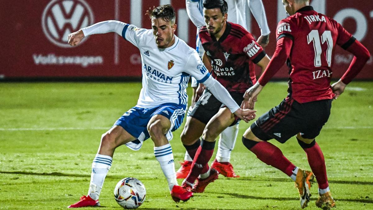 Pep Chavarría, en un partido contra el Mirandés en Anduva durante su etapa como zaragocista.