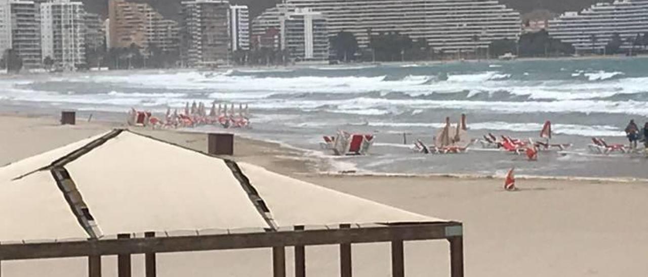 Chiringuito de Cullera que sufrió daños por el fuerte viento.