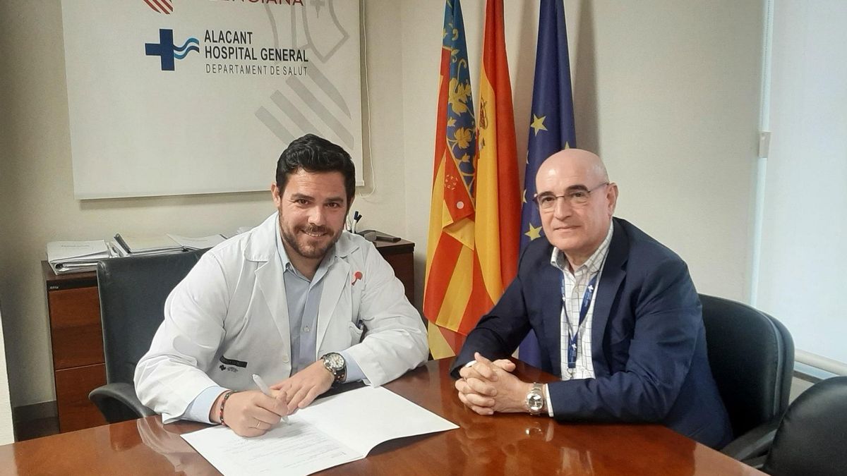 El doctor Diego Díez, nuevo director médico de Atención Primaria de Alicante, junto al gerente Francisco Soriano