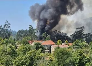 Alarma en Soutomaior por un incendio forestal en la zona de Comboa