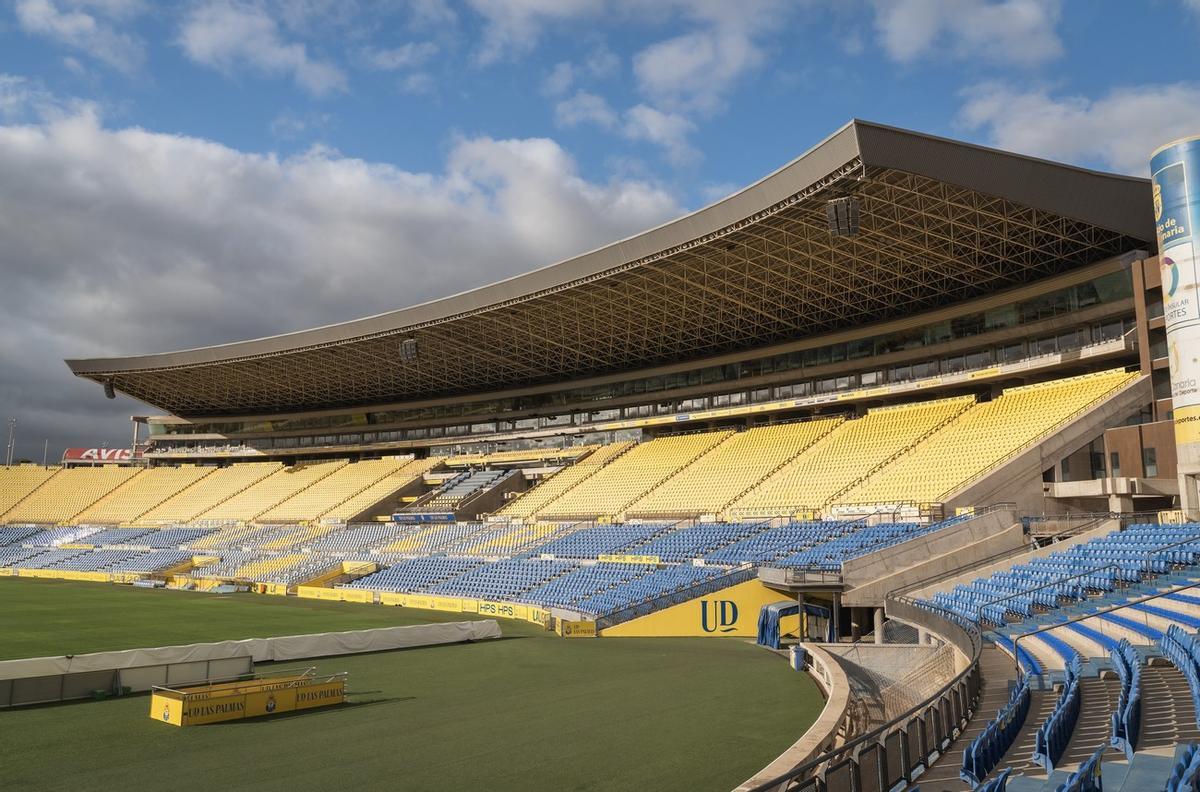 El IID invierte 42.265 euros en reparar la cubierta en la grada de tribuna del Estadio de Gran Canaria.
