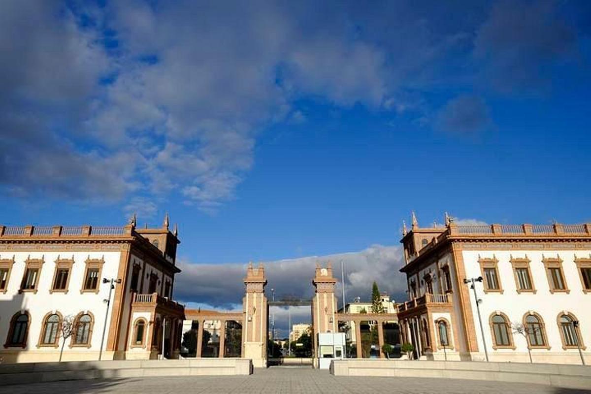 Fachada del edificio de la Tabacalera