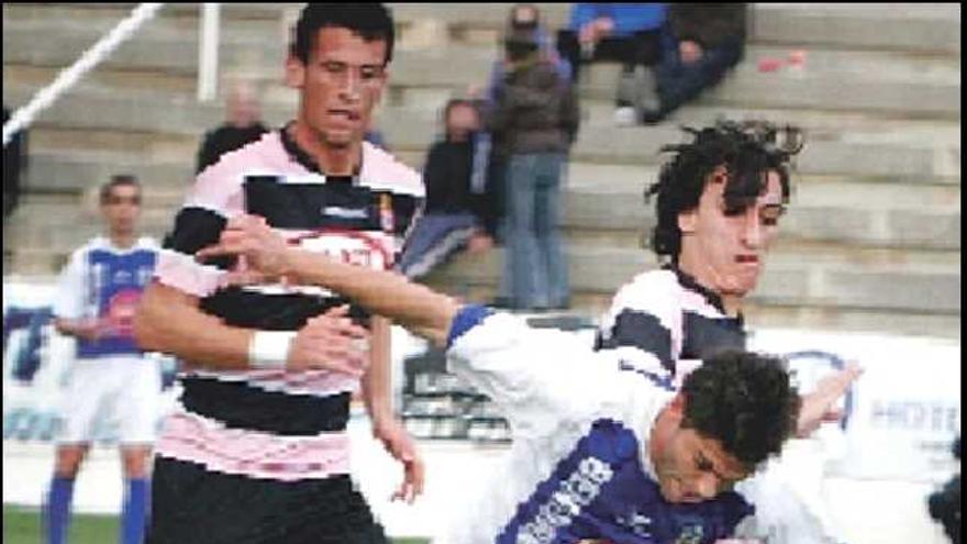 Un instante del partido disputado ayer entre Benidorm y Espanyol B