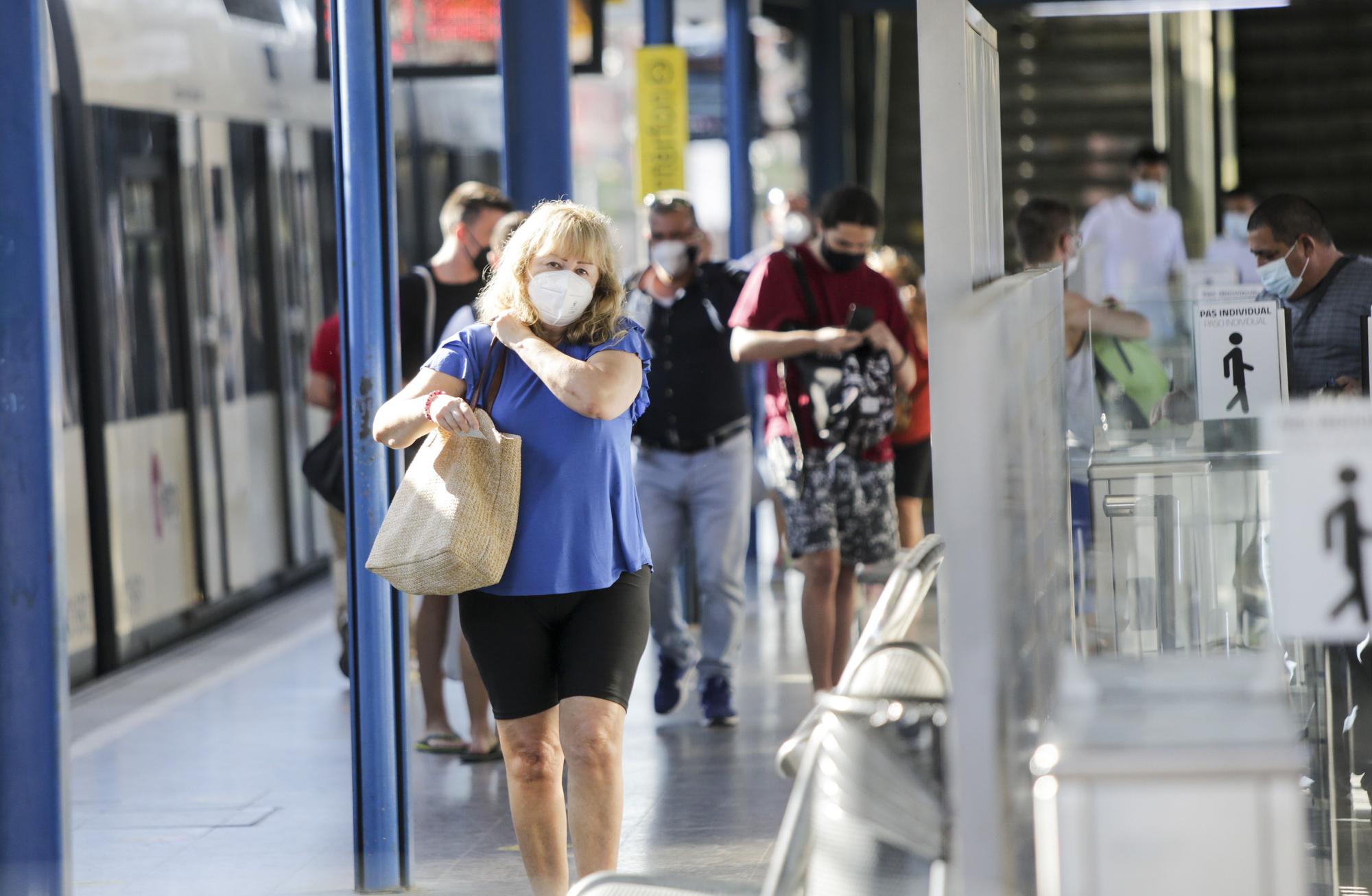 Valencia no se quita la mascarilla en plena calle