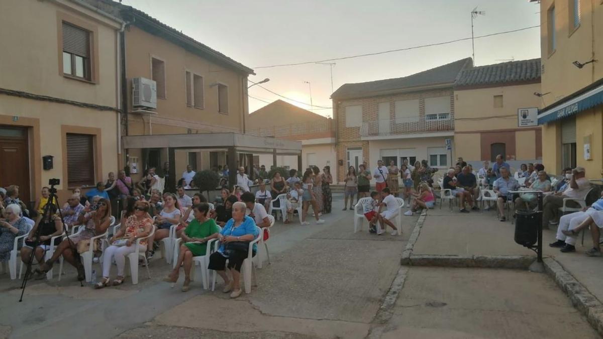 Fuentes de Ropel arranca su verano cultural con una actuación musical y elimina el espectáculo pirotécnico