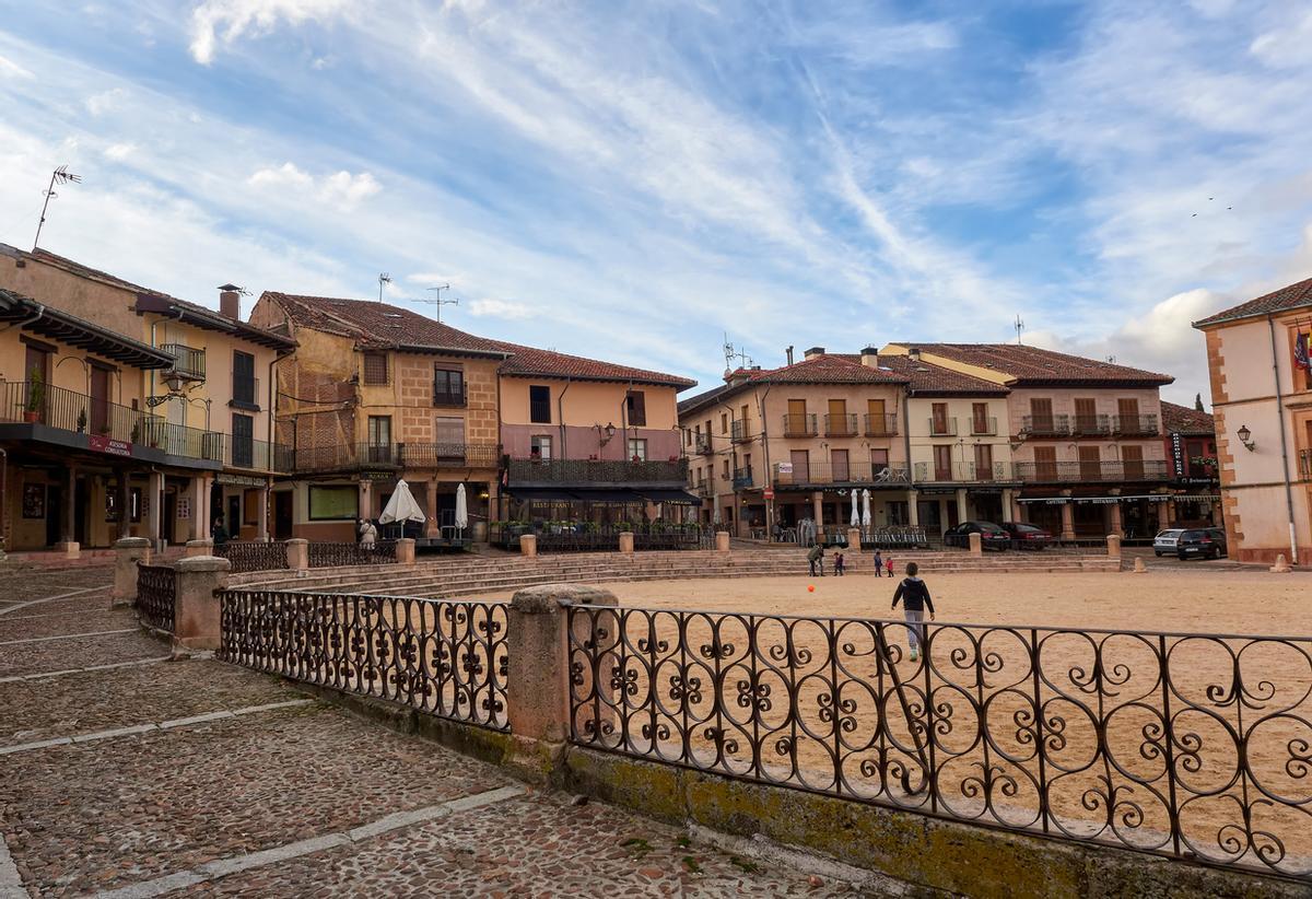 La plaza Mayor de Riaza es ideal para pasar la tarde.