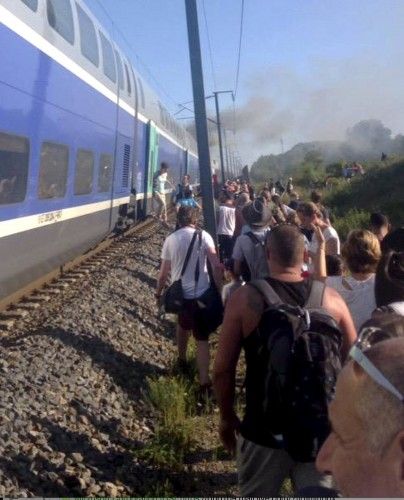 Tres personas han resultado heridas como consecuencia de un incidente en el que un hombre ha llegado a abrir fuego con un kalashnikov en el interior de un tren de alta velocidad que conecta Ámsterdam con París.