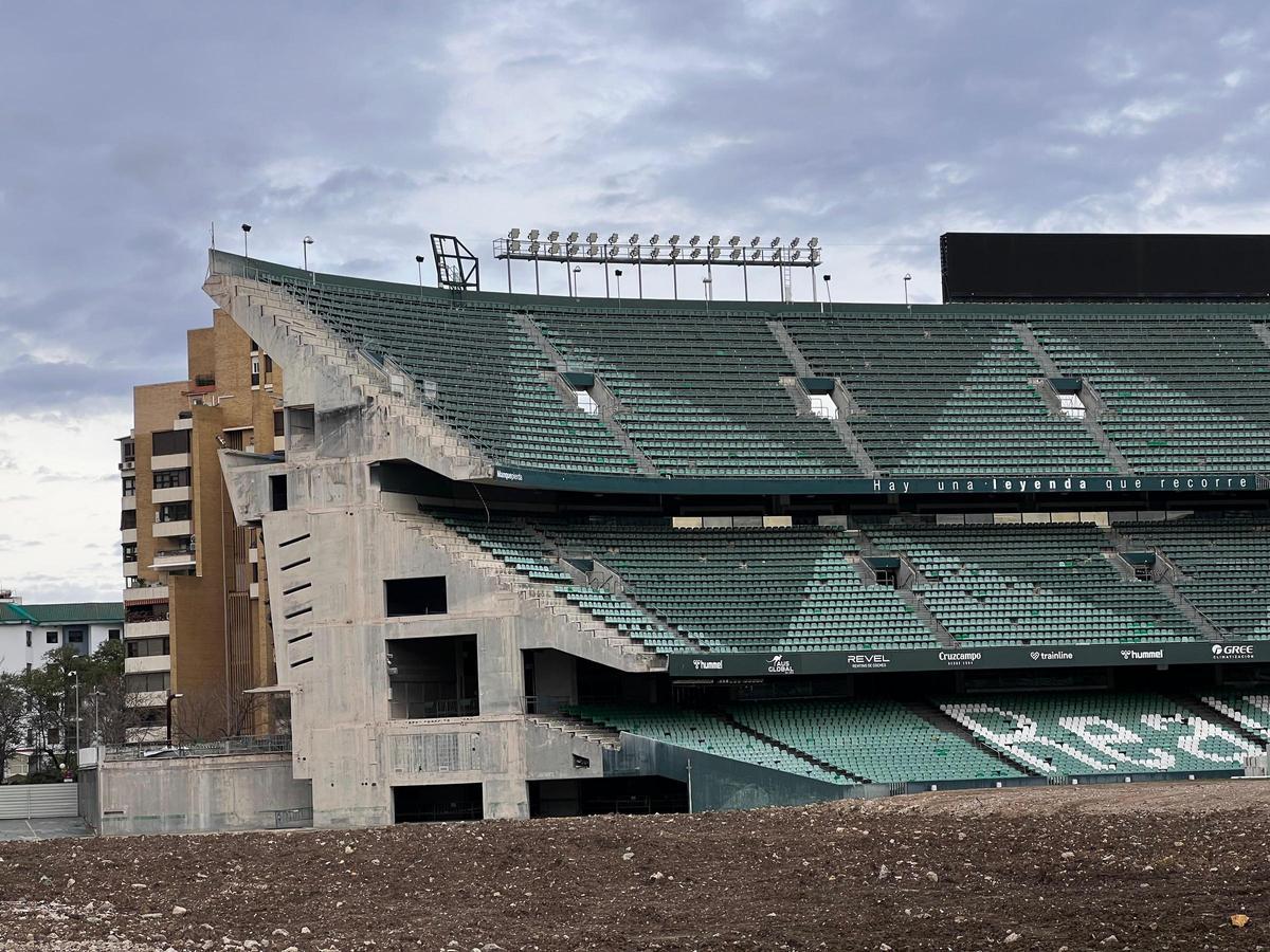 El estadio Benito Villamarín, del Real Betis, en las obras de demolición