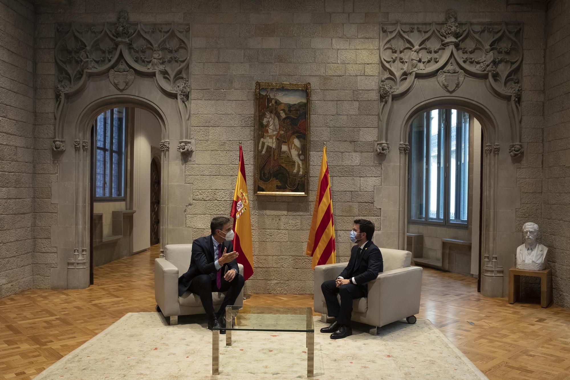 El presidente del Gobierno, Pedro Sánchez, y el 'president' de la Generalitat, Pere Aragonès