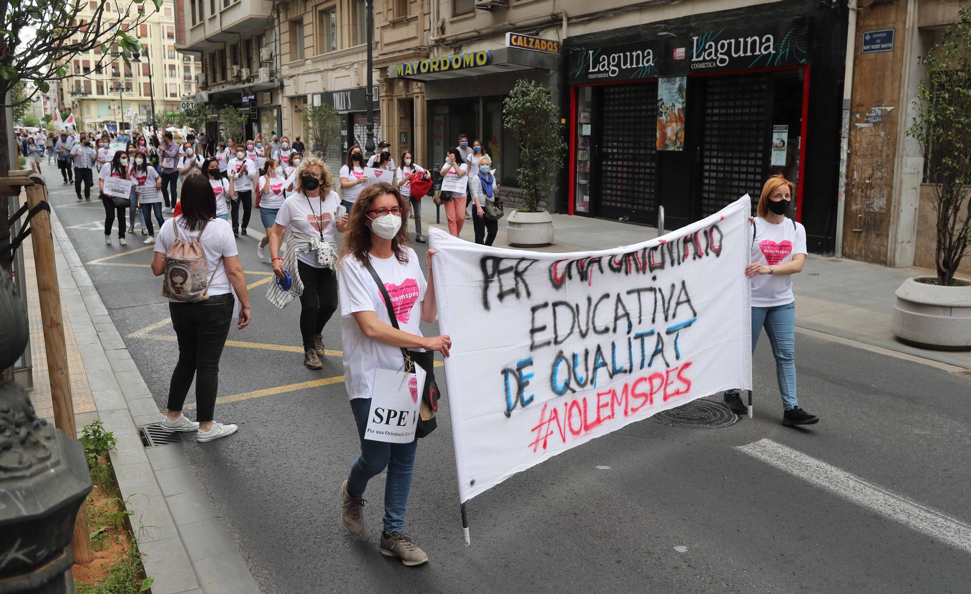 Protesta en València contra el "desmantelamiento" de los SPES y reclama "diálogo" a Educación