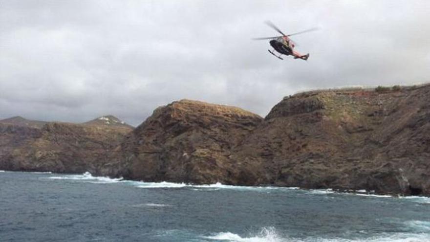 Un joven pescador fallece ahogado en la costa de Guía