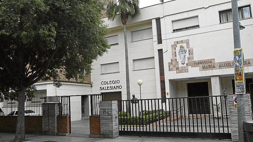 El salesiano juzgado por abusos sexuales da un curso en el colegio de Badajoz