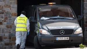 Mossos d'Esquadra buscan evidencias tras el asesinato a tiros de un hombre contra su hermano en su domicilio