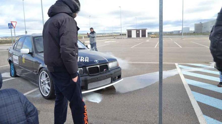 Trompos, velocidad y mucha afición . La localidad de Coreses disfrutó ayer de una prueba automovilística con coches para todos los gustos en la que no faltó de nada. Ni velocidad, ni habilidad por parte de los pilotos, ni trompos, ni un excelente ambiente. Fotos Samuel Charro