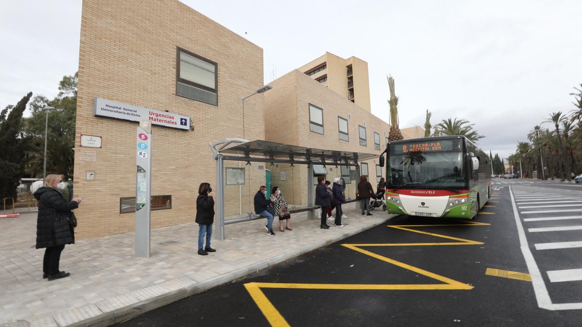 Exterior del Hospital General de Elche, en una imagen reciente.