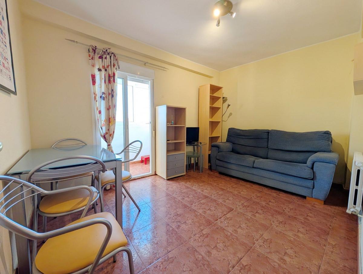 Salón de la vivienda a la venta en un popular barrio de Zaragoza por menos de 150.000 euros
