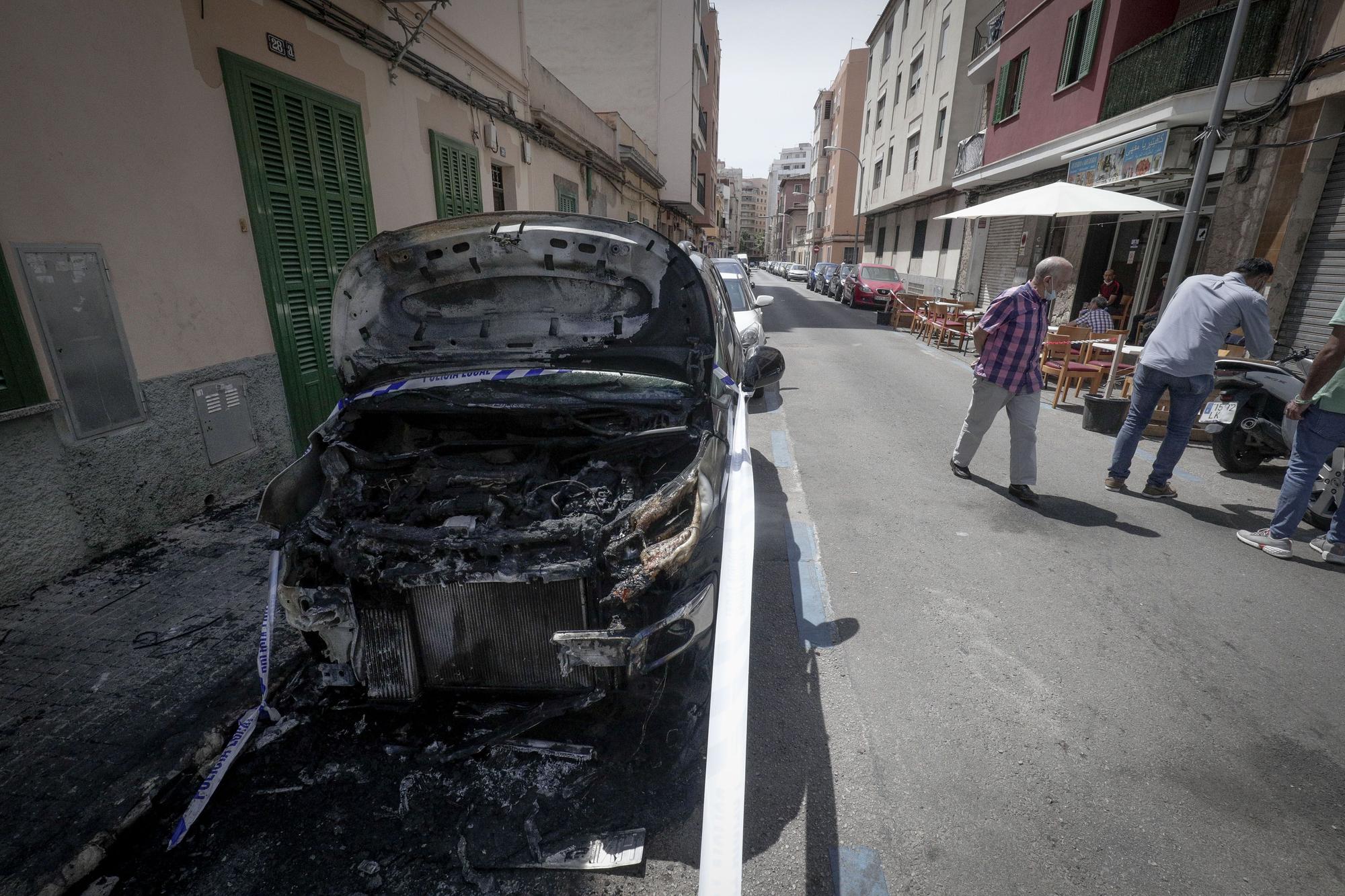 Un gran incendio de contenedores provoca enormes daños en Palma