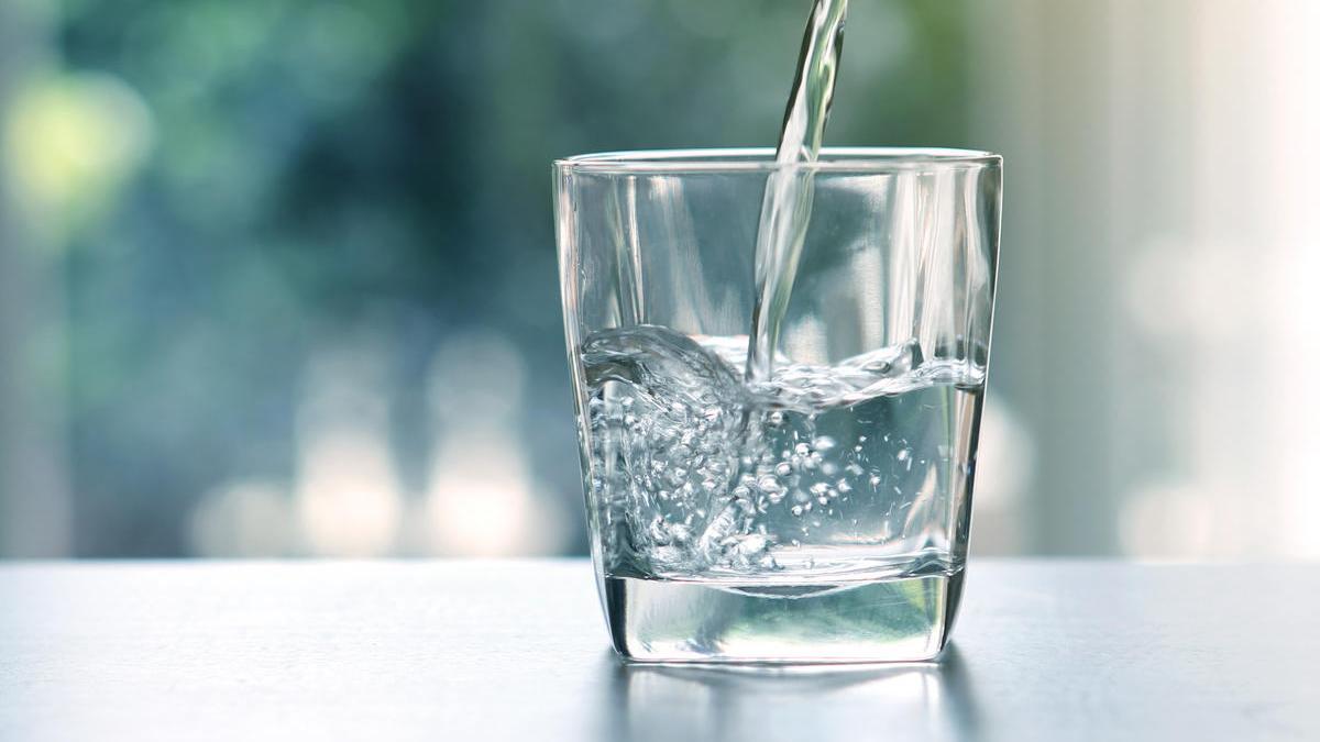 El gasto anual de consumir agua mineral puede estar sobre los 150 euros.