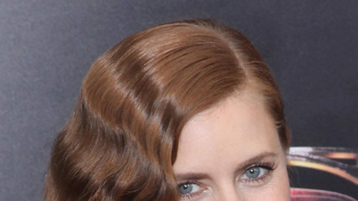 Amy Adams, actriz, peinado, años 20, ondas, alfombra, roja