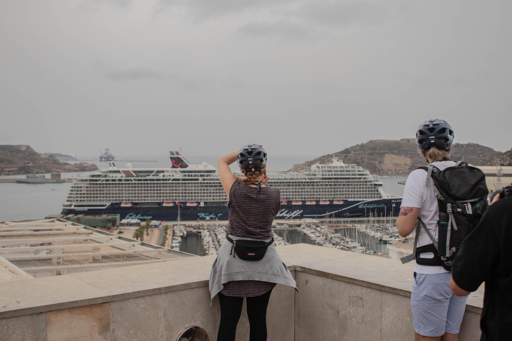 Atraca en Cartagena el primer crucero que llega a España tras la covid