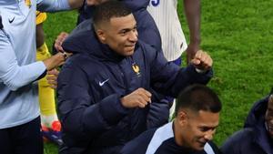 Kylian Mbappe celebra la victoria de Francia sobre Portugal en Hamburgo