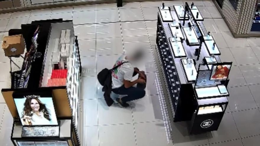 Gran columna de ceniza y abundante desgasificación en el edificio volcánico