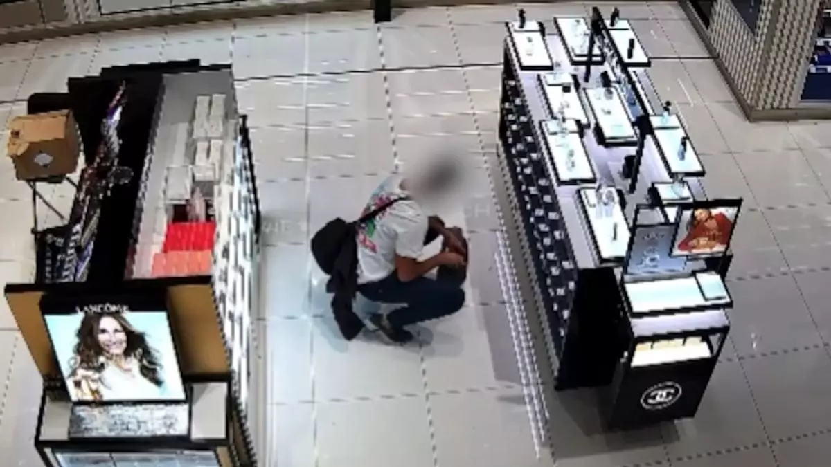 Cae un grupo criminal por robar 223.000 euros en perfumes en aeropuertos de Canarias