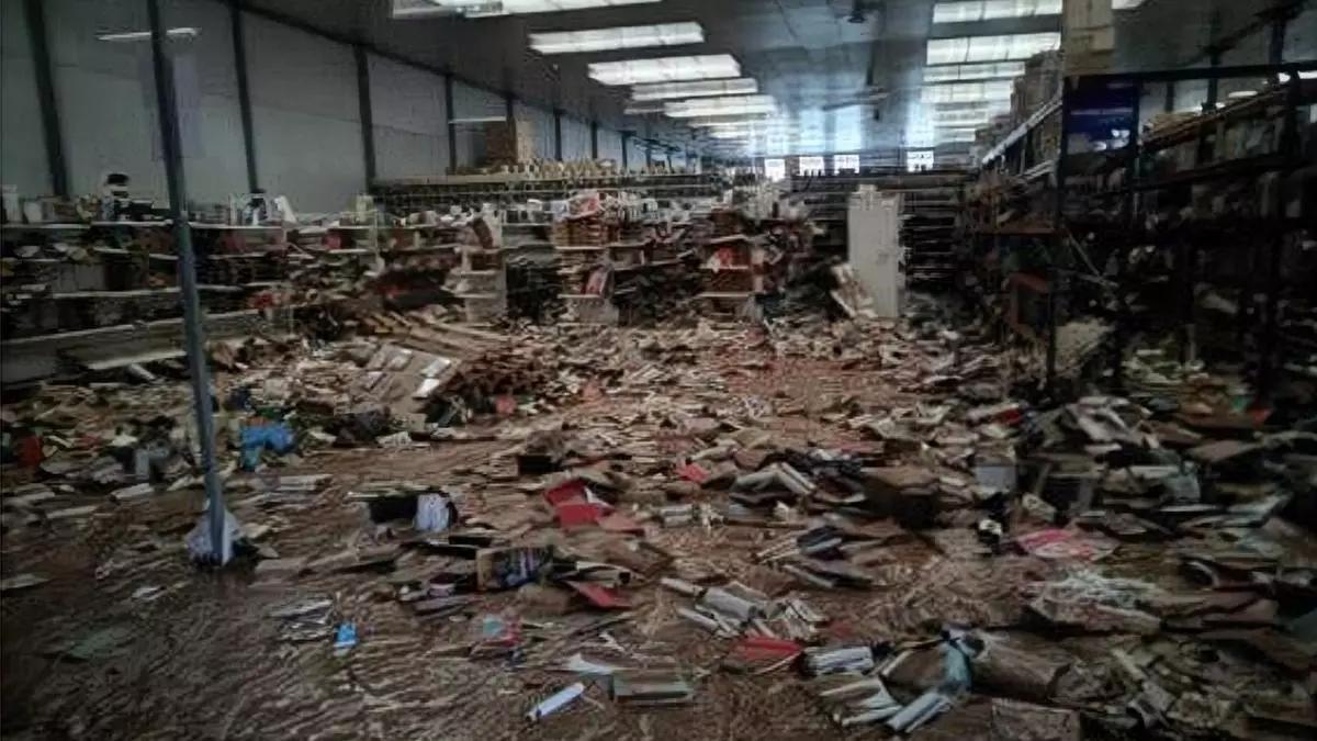 Almacen de libros totalmente devastado en Picanya.