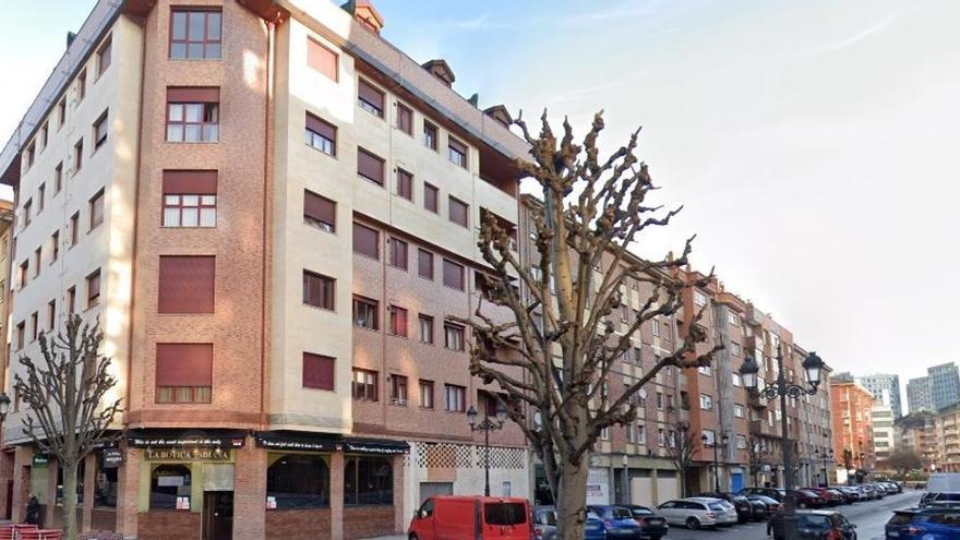 Detenido un hombre por apuñalar a otro de madrugada en Oviedo