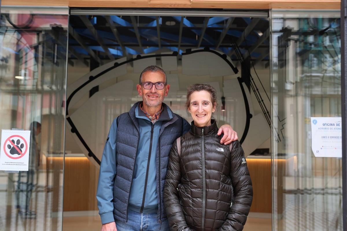 Avilés. Oficina de turismo. Reportaje con visitantes y trabajadores en las renovadas instalaciones