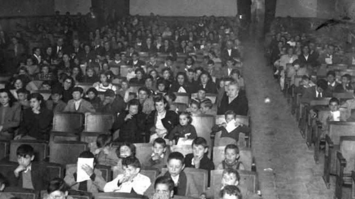 Patio de butacas lleno, en una imagen de los años 60.