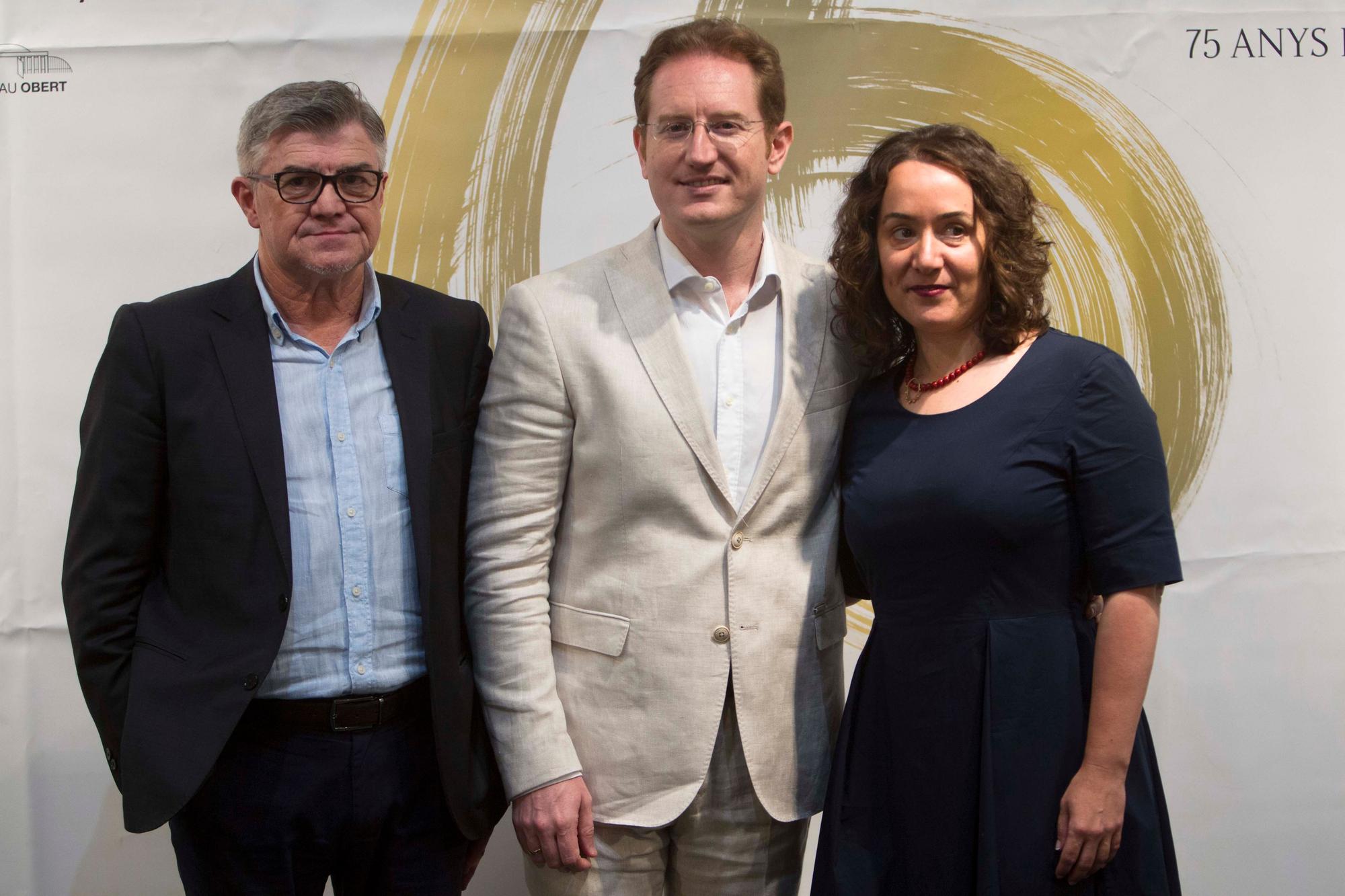 Vicent Ros y Glòria Tello junto al actual director titular de la OV, Ramón Tebar.