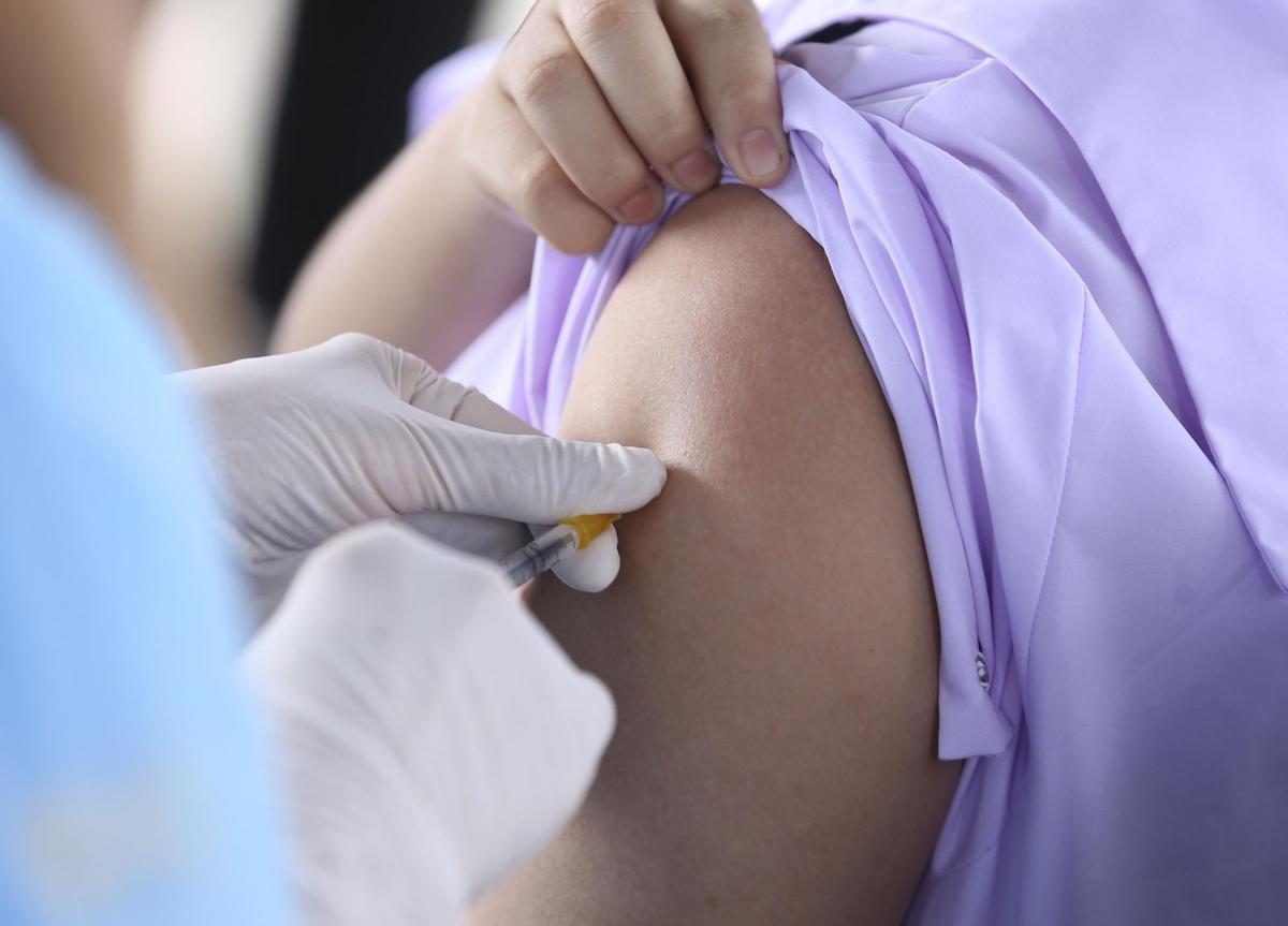 Sanitat reserva la segona dosi de la vacuna contra la verola del mico a immunodeprimits