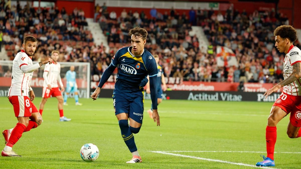 Urko González, titular en el doble pivote frente al Girona