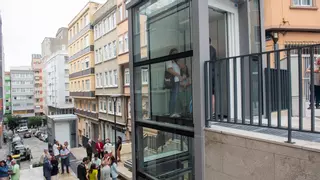 Dos nuevos ascensores mejoran la accesibilidad entre las calles Pintor Villar Chao y Juan Montes