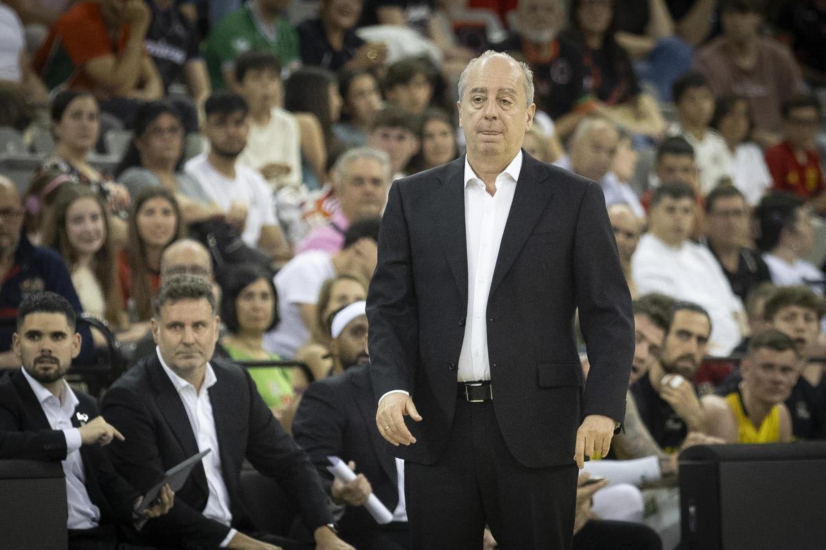 Vidorreta, durante el partido entre Granada y La Laguna Tenerife en el que se lesionó Bruno Fitipaldo.