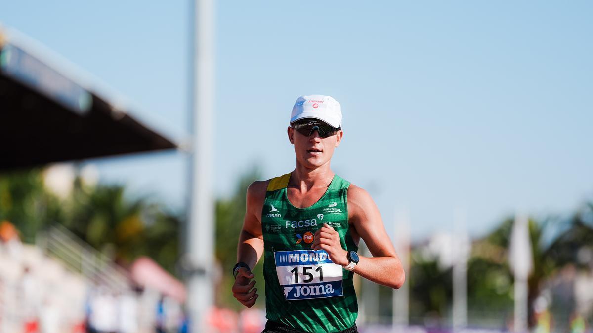 Daniel Monfort Montero dictó su propia ley sobre la pista cacereña para coronarse campeón de España con un registro espectacular de 40:36.48.