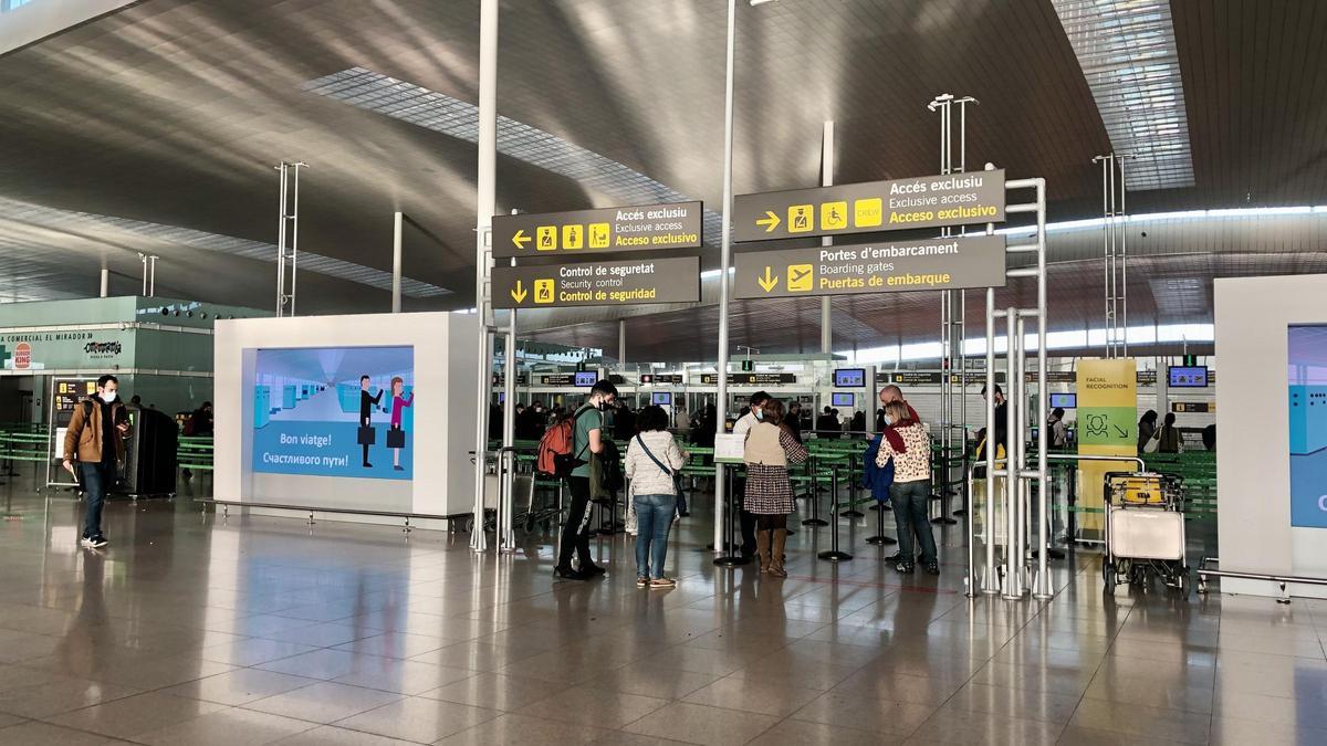 Pasajeros en el Aeropuerto de El Prat.