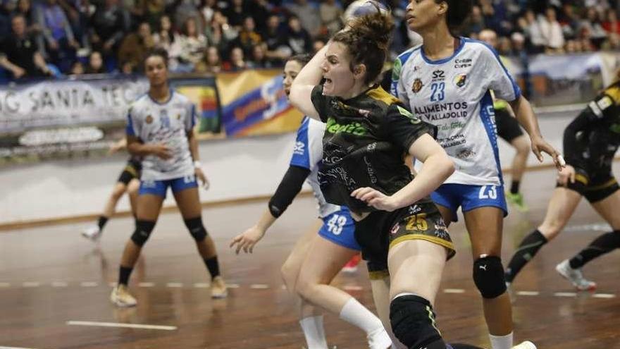 Sarah Valero, durante el partido del Mecalia ante el Aula Valladolid en A Sangriña. // ©Coeco.creative