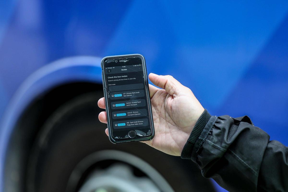 Imágenes del inicio de la nueva contrata de autobuses de Ibiza