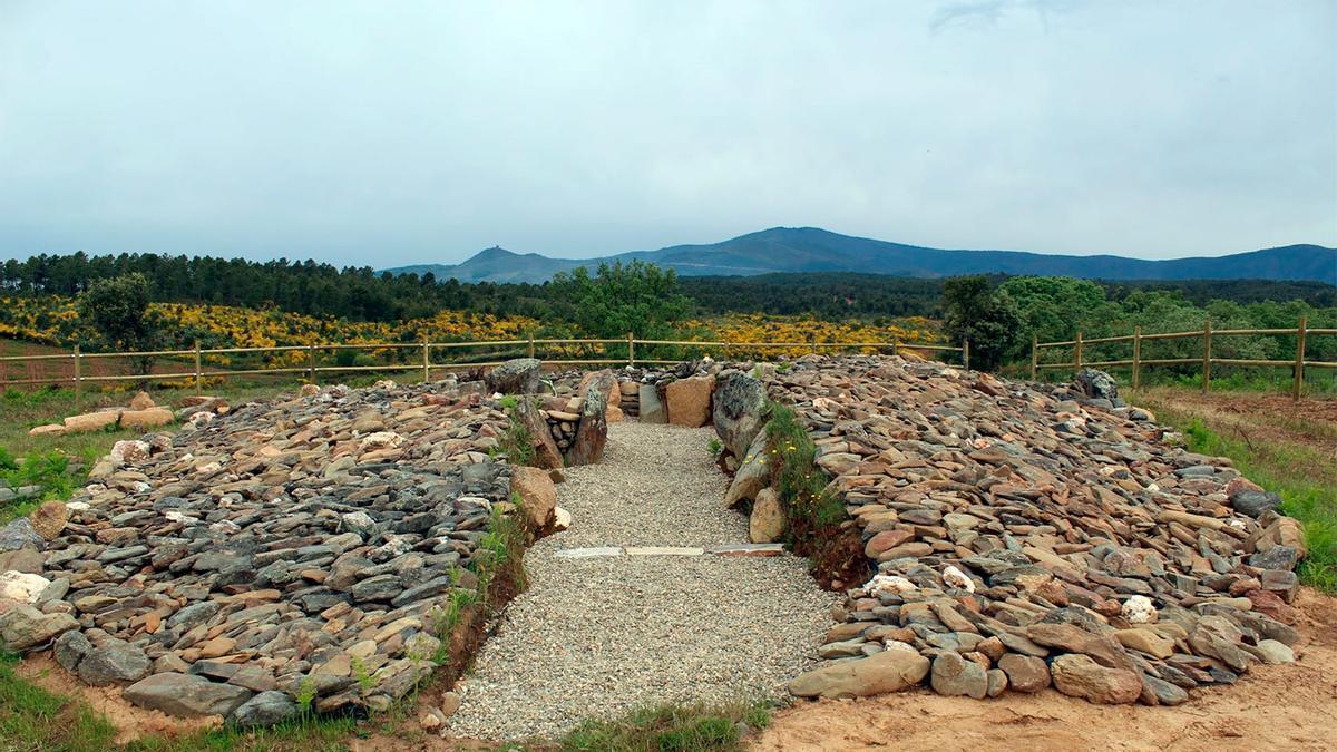 Yacimiento arqueológico del dolmen de Pradocastaño en Hernán-Pérez.