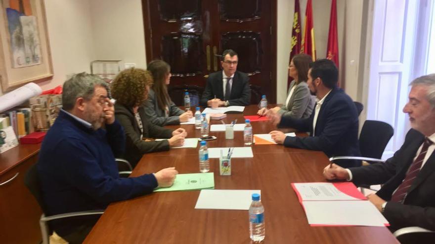 Reunión de Ballesta con la junta de Gobierno