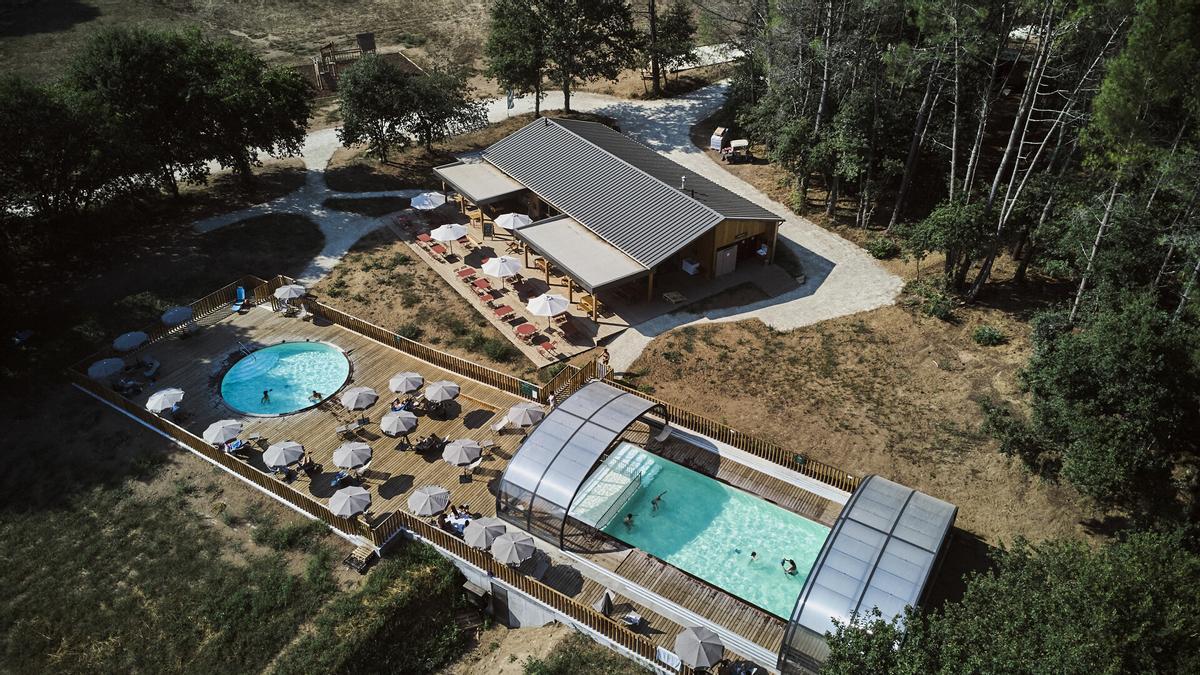 Vista aérea de la zona central del camping.