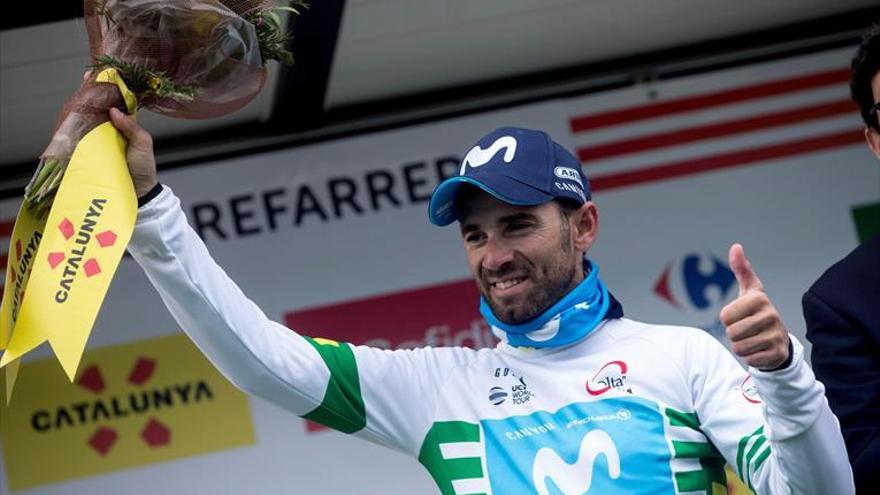 Alejandro Valverde acaricia su tercera Volta