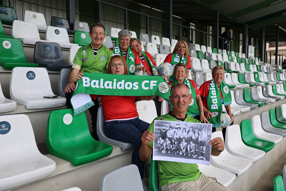 Público asistente animando al equipo sénior