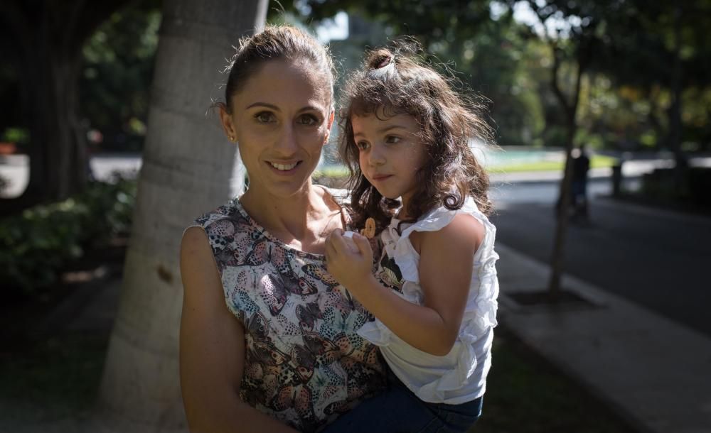 Dulce María, pequeña con una enfermedad rara