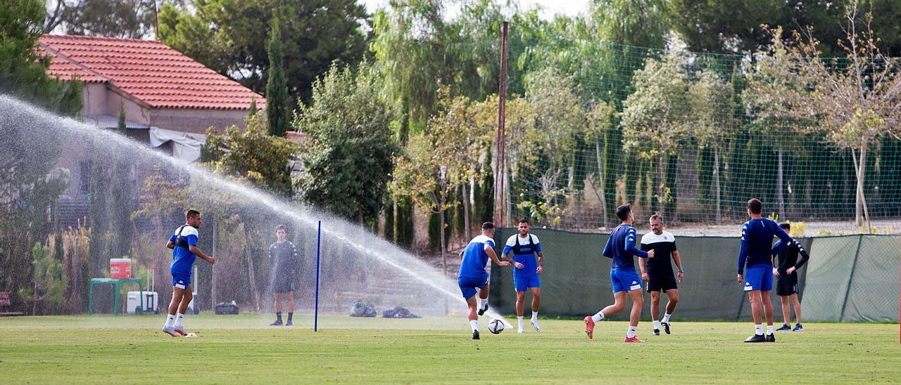 Último entrenamiento
del Hércules hasta dentro
de un mes. jose navarro